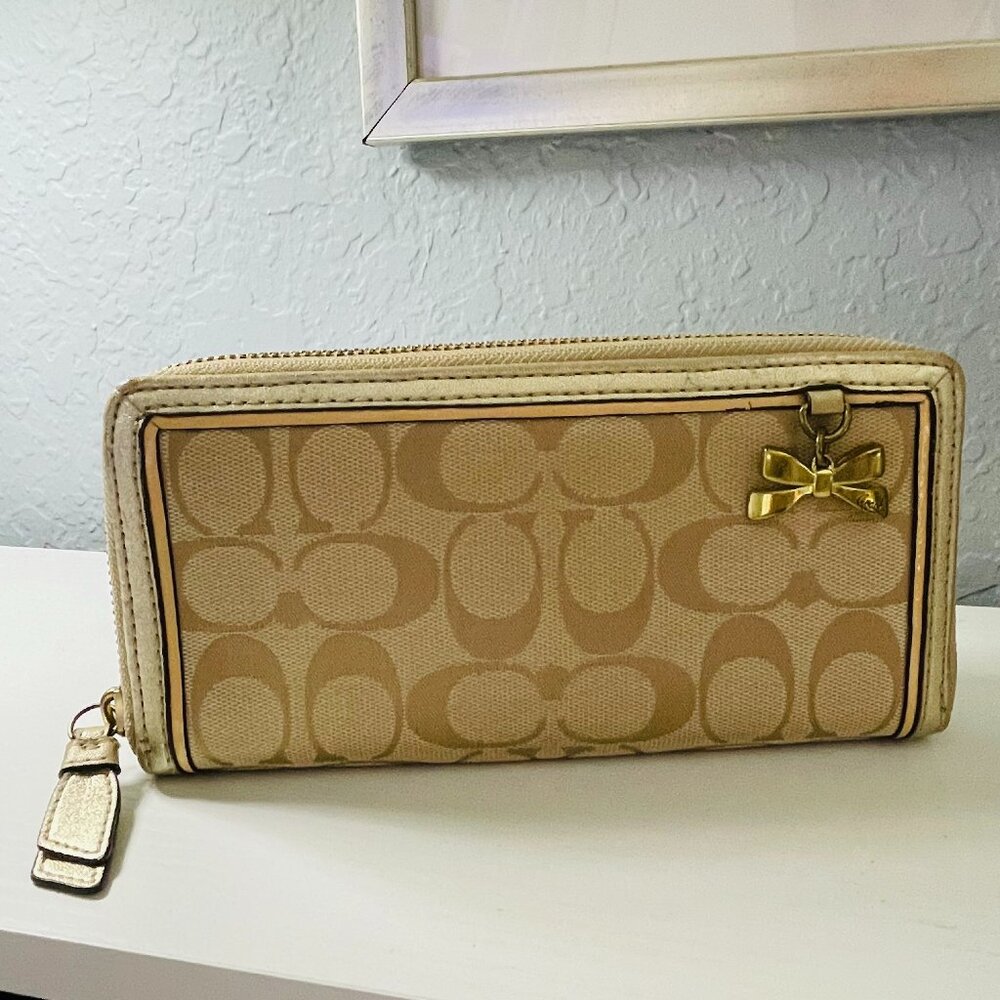 COACH Signature Zip Around Wallet Travel Wristlet Khaki Tan